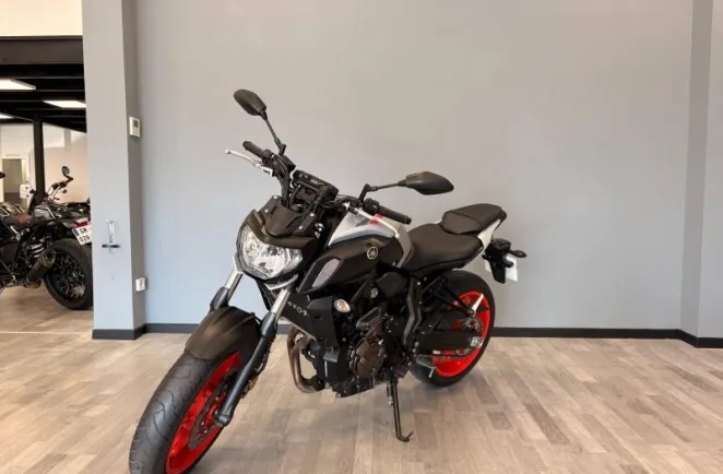 YAMAHA MT-07 700