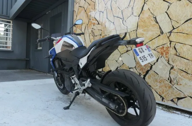 BMW 900 R A2