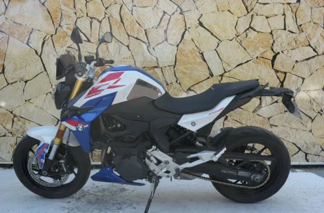 BMW 900 R A2