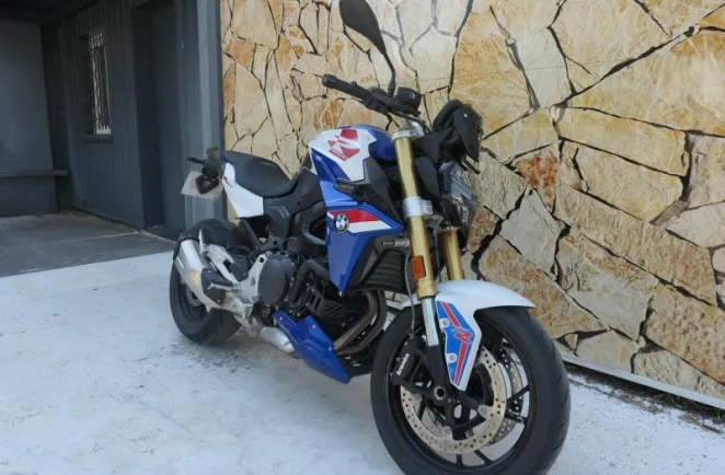 BMW 900 R A2