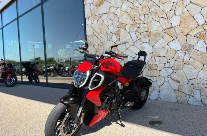 DUCATI 1158 V4 + Pieces carbone