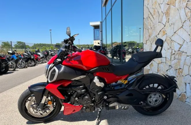 DUCATI 1158 V4 + Pieces carbone