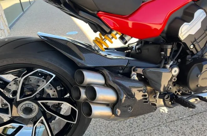 DUCATI 1158 V4 + Pieces carbone
