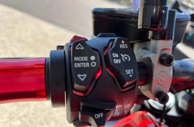 DUCATI 1158 V4 + Pieces carbone