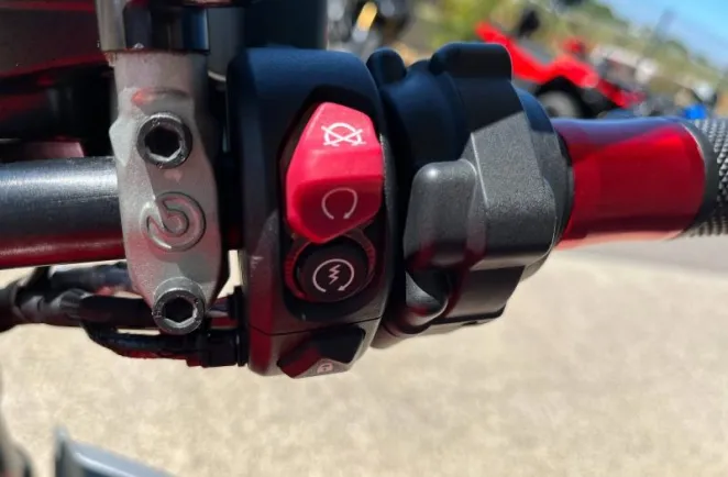 DUCATI 1158 V4 + Pieces carbone