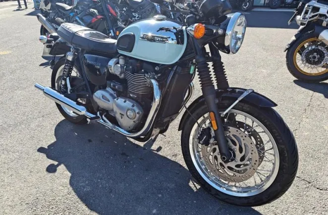 TRIUMPH Bonneville T120 1200 Chrome Edition