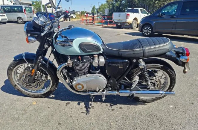 TRIUMPH Bonneville T120 1200 Chrome Edition