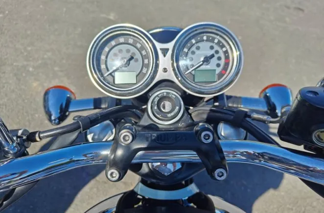 TRIUMPH Bonneville T120 1200 Chrome Edition