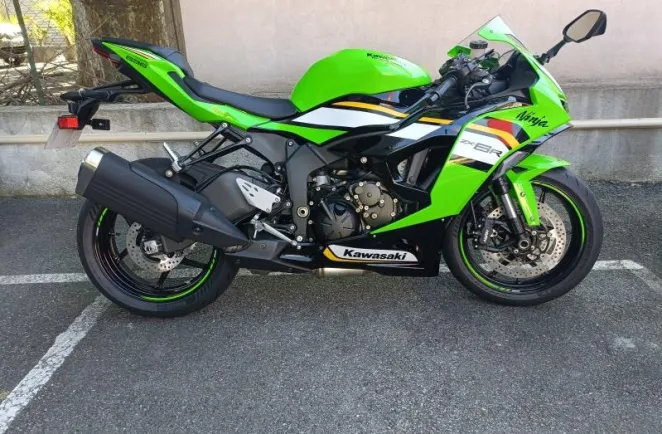 KAWASAKI -6R 636 Ninja  1ER MAIN A SAISIR