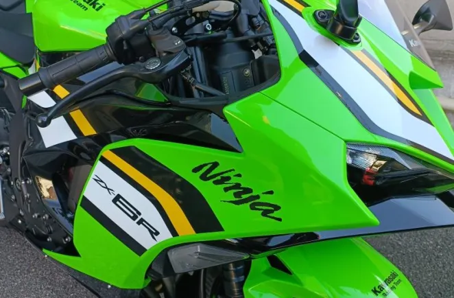 KAWASAKI -6R 636 Ninja  1ER MAIN A SAISIR