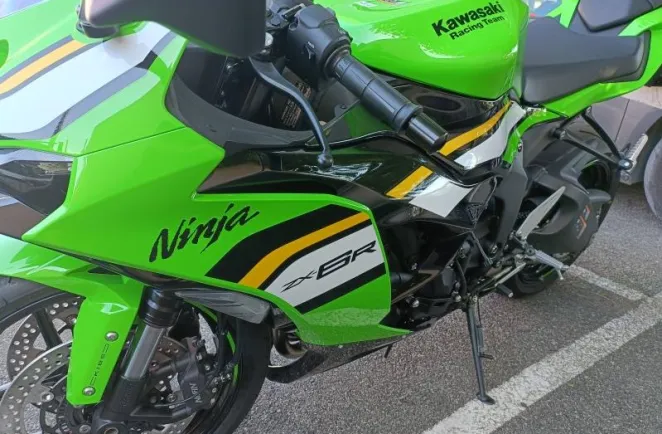 KAWASAKI -6R 636 Ninja  1ER MAIN A SAISIR