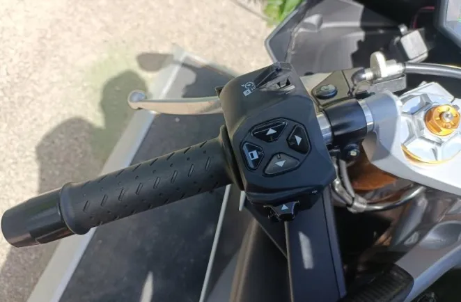 APRILIA RS 660 LIGNE AKRAPOVIC GARANTIE 06/05/2028