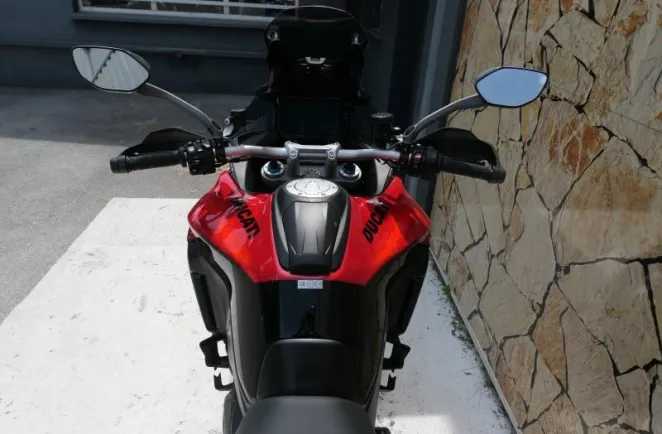 DUCATI V4 Pikes Peak + Options