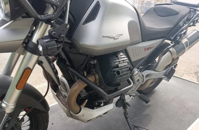 MOTO-GUZZI V85 TT 850 ABS + TC 1ER MAIN REVISEE V 85 TT