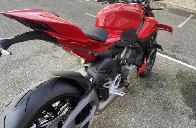 DUCATI 1103 Streetfighter V4