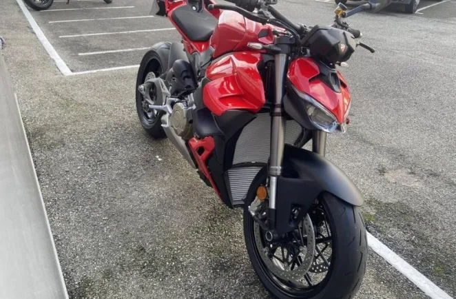 DUCATI 1103 Streetfighter V4