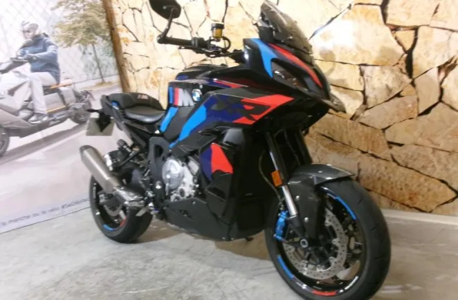 BMW M 1000 XR
