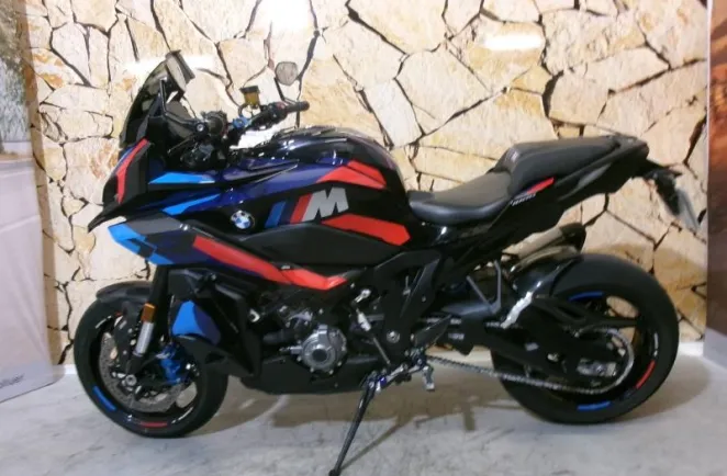 BMW M 1000 XR
