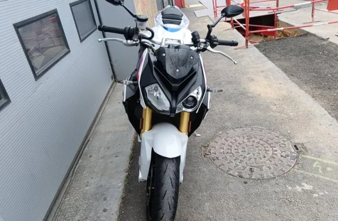 BMW 1000 R Style HP