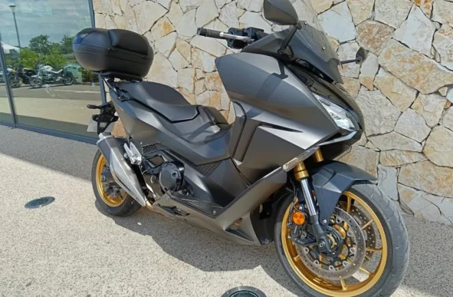 HONDA 2023 + TOP CASE