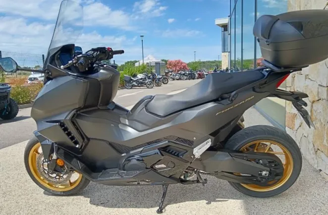 HONDA 2023 + TOP CASE