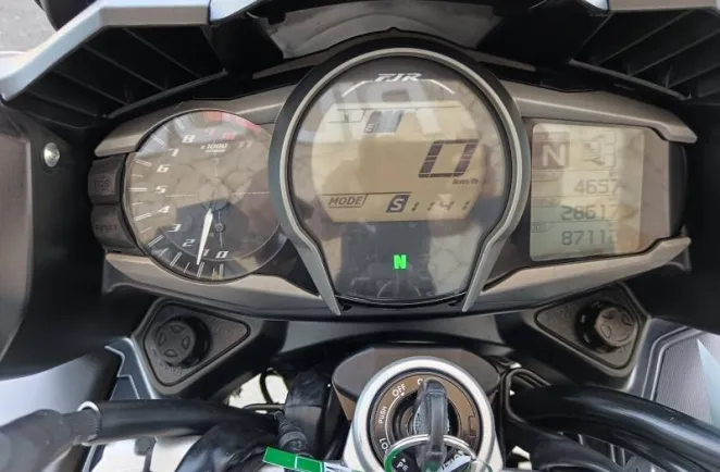 YAMAHA FJR 1300 A 2018 AVEC BAGAGERIE