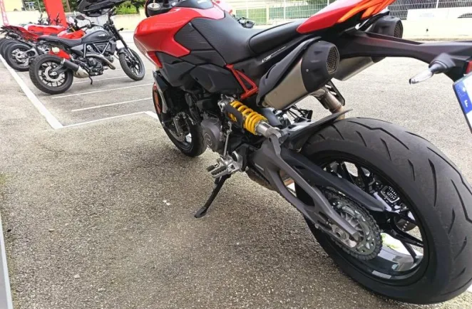 DUCATI Hypermotard 890 V2 1ère main garantie 01/04/2029