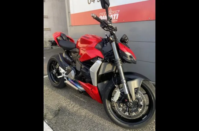 DUCATI Streetfighter V2 Dépôt-vente