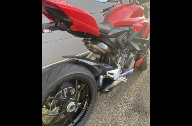 DUCATI Streetfighter V2 Dépôt-vente
