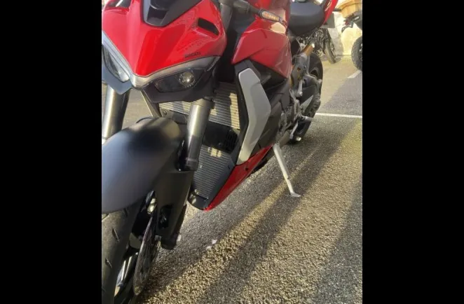 DUCATI Streetfighter V2 Dépôt-vente
