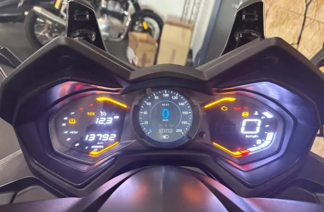 KYMCO 550 .