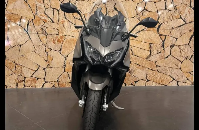 KYMCO 550 .