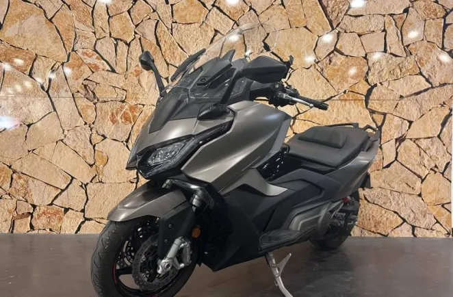 KYMCO 550 .