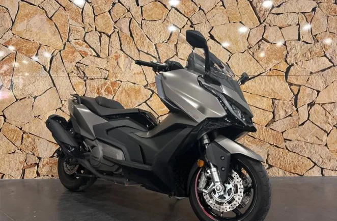 KYMCO 550 .