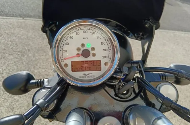 MOTO-GUZZI 850 Bobber ABS + TC
