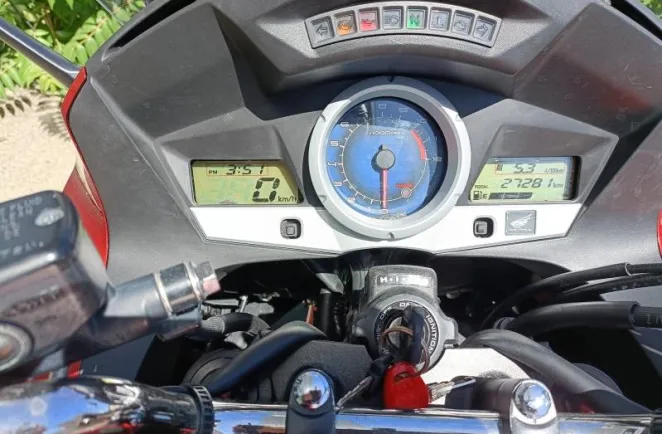 HONDA CBF 1000 F C-ABS REVISE A SAISIR