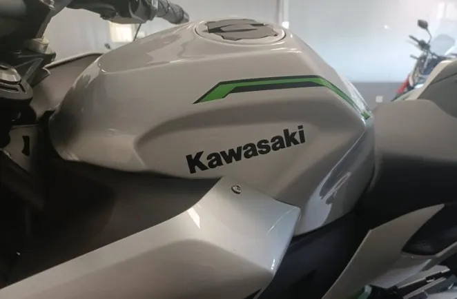 KAWASAKI Z 7 Hybrid 450