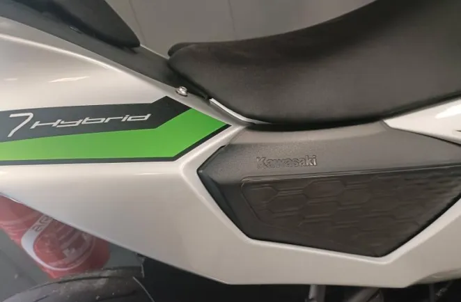 KAWASAKI Z 7 Hybrid 450