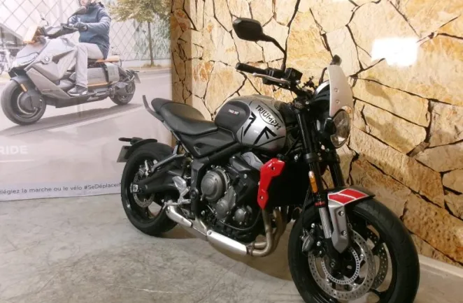 TRIUMPH Trident 660