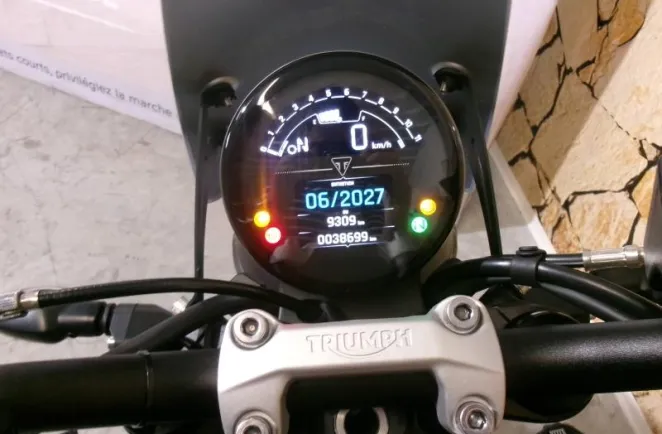TRIUMPH Trident 660