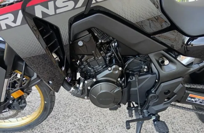 HONDA 750  2025 NOIR