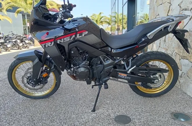 HONDA 750  2025 NOIR