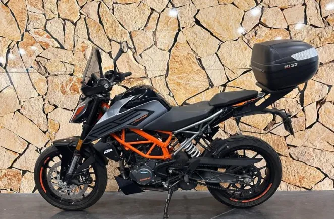 KTM DUKE .