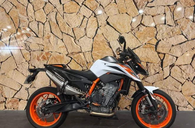 KTM DUKE R .
