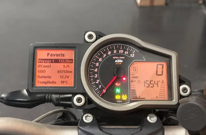 KTM SUPER DUKE R .