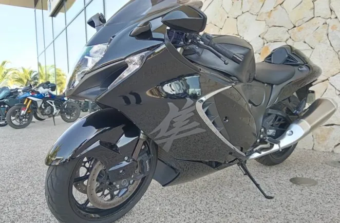 SUZUKI 1300 2025