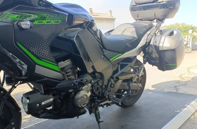 KAWASAKI 1000 SE GRAND TOURER
