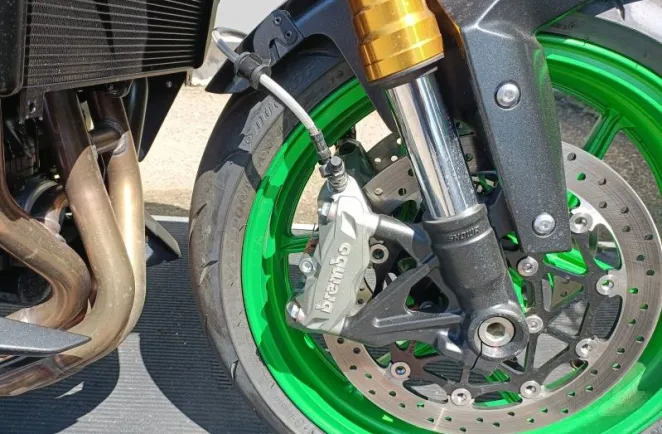 KAWASAKI 1100 SE 2026 PACK PERFORMANCE AKRAPOVIC