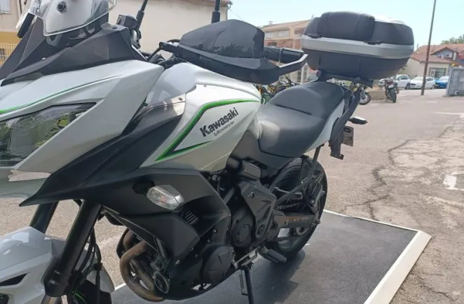 KAWASAKI 650 + top case BRIADAGE POSSIBLE