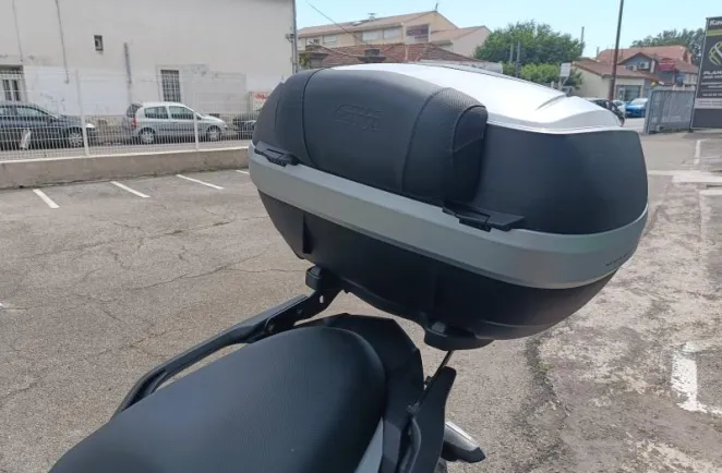KAWASAKI 650 + top case BRIADAGE POSSIBLE